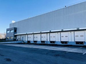 Entrepôts rénovés à louer à Mitry-Mory - 9 m HSP  7 quais  site sécurisé  idéal logistique