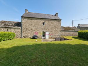 À vendre : Maison et dépendances dans corps de ferme à GUIPAVAS