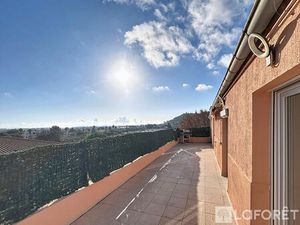 Appartement Hyères 4 pièces dans le quartier de la gare  terrasse et box