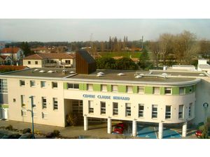 LOCAL PROFESSIONNEL 4 PIECES avec PARKING 07500 GUILHERAND-G