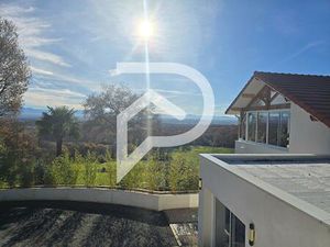 Maison contemporaine de 168 m² sur un terrain de 1 575 m².