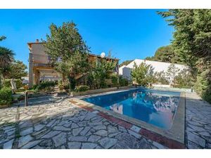 Grande maison de famille avec piscine à Vitrolles