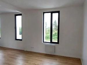 52000 CHAUMONT UN ENTREPOT  UN LOCAL COMMERCIAL AVEC UN STUDIO ET 2 APPARTEMENTS