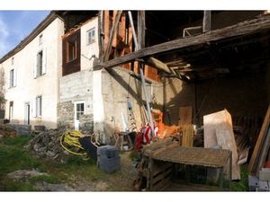 Grand corps de ferme en pierre à finir de rénover