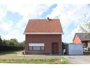 Landelijk gelegen te renoveren woning op mooi perceel