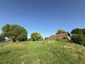 TERRAIN À BÂTIR AVEC ORIENTATION SUD