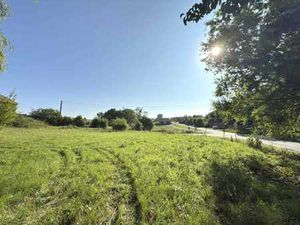 TERRAIN À BÂTIR AVEC ORIENTATION SUD