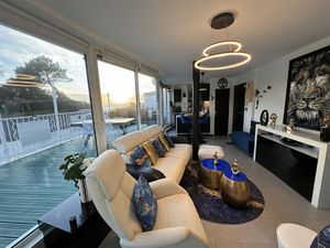 Situé à St Georges de Didonne  cet appartement duplex d'envi