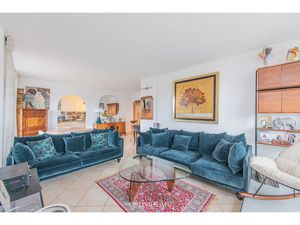 Résidence Parly 2 – Appartement 5 pièces – 108 m² – Dernier étage – Balcon & loggia – Gara