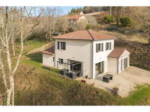 Maison familiale récente au Bugue