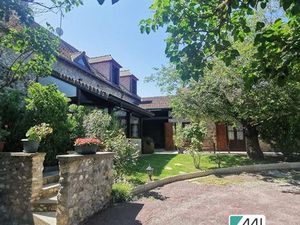 Demeure de charme en pierre 220 m2  8 pièces