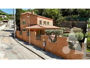 Maison Le Revest Les Eaux 7 pièce(s) 182 m²