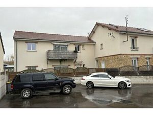 Ensemble immobilier de rapport à Prunay