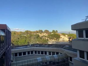 RARE : PETITE SURFACE DE 37 M2 DE BUREAUX A VENDRE A VALBONNE (06)