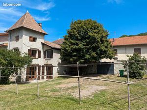 Maison avec jardin vieux village SMH