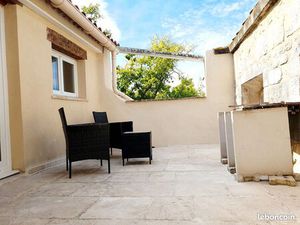 Duplex de charme rénové – 2 chambres  terrasse – Centre Saint-Paul-Trois-Châteaux