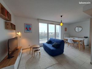 A louer T3 Meublé refait à neuf 62 m² – 2 terrasses – 2 emplacements parkings – dernier ét