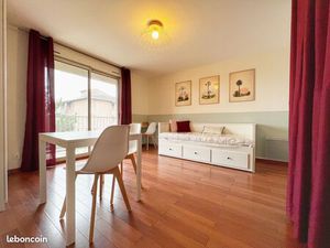 Charmant T1 meublé rénové 27m² balcon vue dégagée parking privatif