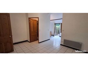 Cambrai T 2 à louer avec terrasse et terrain 40 m2