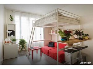 Beau studio  lumineux  très équipé dans immeuble sécurisé avec gardienne  proximité grande