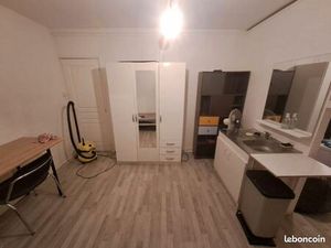 Studette pres metro bvd montesquieu