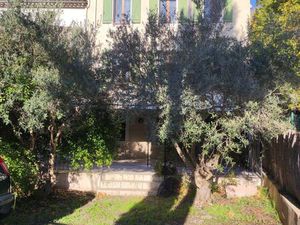 Lorgues  jolie maison de ville de 203 m² habitable avec jardin
