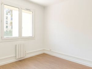 JOLI T4 RENOVE 70 m2 + 2 BALCONS + CAVE + PARKING