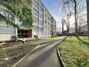 Appartement 5 Pièces avec Garage et Cave à Évry-Courcouronnes (Résidence Parc Élisabeth)