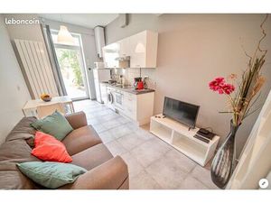 T1 / Studio 28m² Lyon 8 (Croix-Barret) - Rénové - Libre - Vente Rapide 139.900