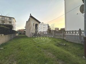 Terrain constructible viabilisé de 598 m²