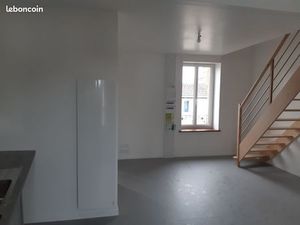 Location appartement T3 duplex 58 m2 + box 5 m2 - centre bourg de CHAUVE