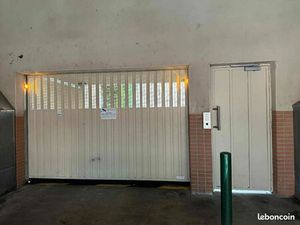 Garage fermé sécurisé - Hôtel des Regions