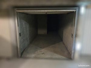 Parking Box 26m2 petite voiture