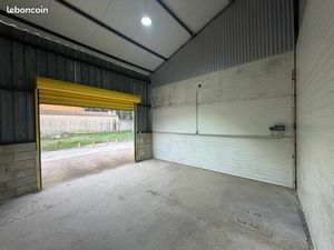 Garage / local de stockage à louer