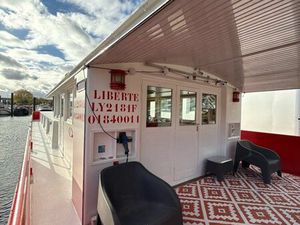 Location sur une Péniche de 115m2
