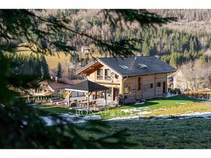 Maison d'exception à Mijoux Prestige  nature et confort mo