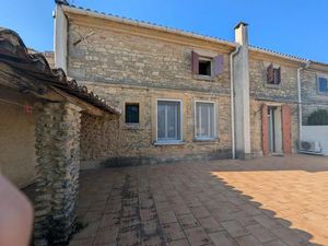 Proche pont du Gard  belle maison de village avec cours  terrasse et garage