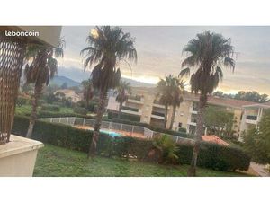 T2 meuble résidence privée avec piscine et place de parking