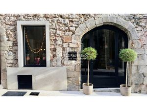 HYERES - PARCOURS DES ARTS - MURS COMMERCIAUX RENOVES DE 54 M²