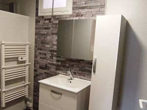 Studio meublé – Charges comprises + Internet – Proche commerces et gare SNCF