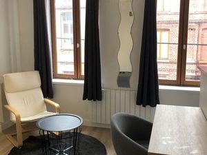 Studio meublé rénové 20m2 rue Mexico Libre le 15.01