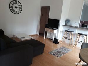 T2 proche port et lycées  balcon  parking