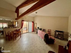 Maison de village Aureille