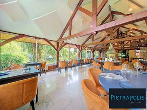 RESTAURANT MURS ET FONDS