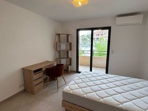 Studio à louer à l’année