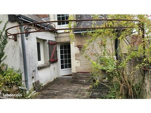 St Maure  Maison Ancienne  Atypique en partie Restaurée avec Grande Cave