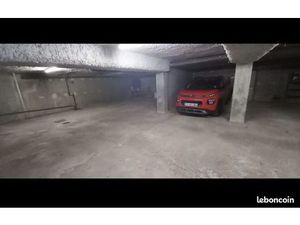 Loue garage dans petite residence