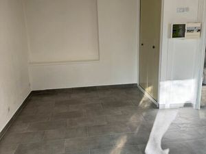 Studio d’environ 30m2 entièrement rénové plus jardinet privatif