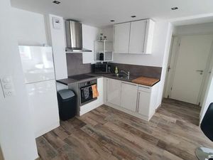 YUTZ F3  clim  entrée indépendante  parking