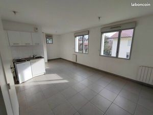 Studio Écully récent 33 M2